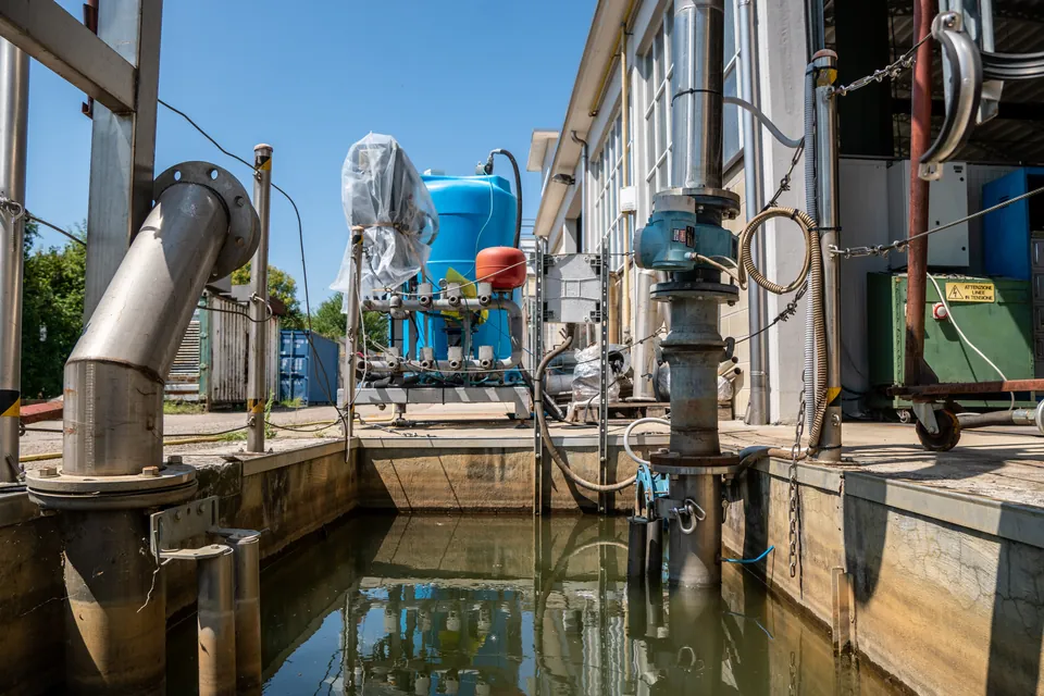 Prova in acqua prima della restituzione: portata e assorbimento.